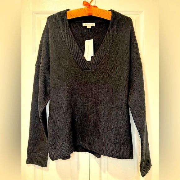 Treasure & Bond Oversize V-Neck Sweater. Size Small. NWT - Picture 10 of 11